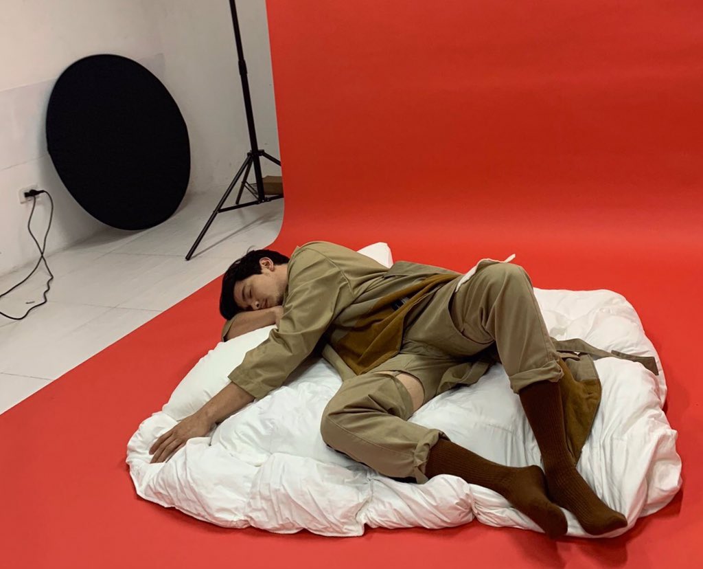 Yes25th1's tweet photo. Eh yung ...
• #AldenforScout nagpaparamdam narin??? Hahahaha!!!

grabe #AldenRichards paano? Hahaha!!! #TheGiftPagsagip naman jan @aldenrichards02 hirap i resist ng avelxalden clothes nyo pati magazines paka gwapo kasi eh😍

©️tnx @MarkSablan tw post / wm https://t.co/SKEz49iKQ4