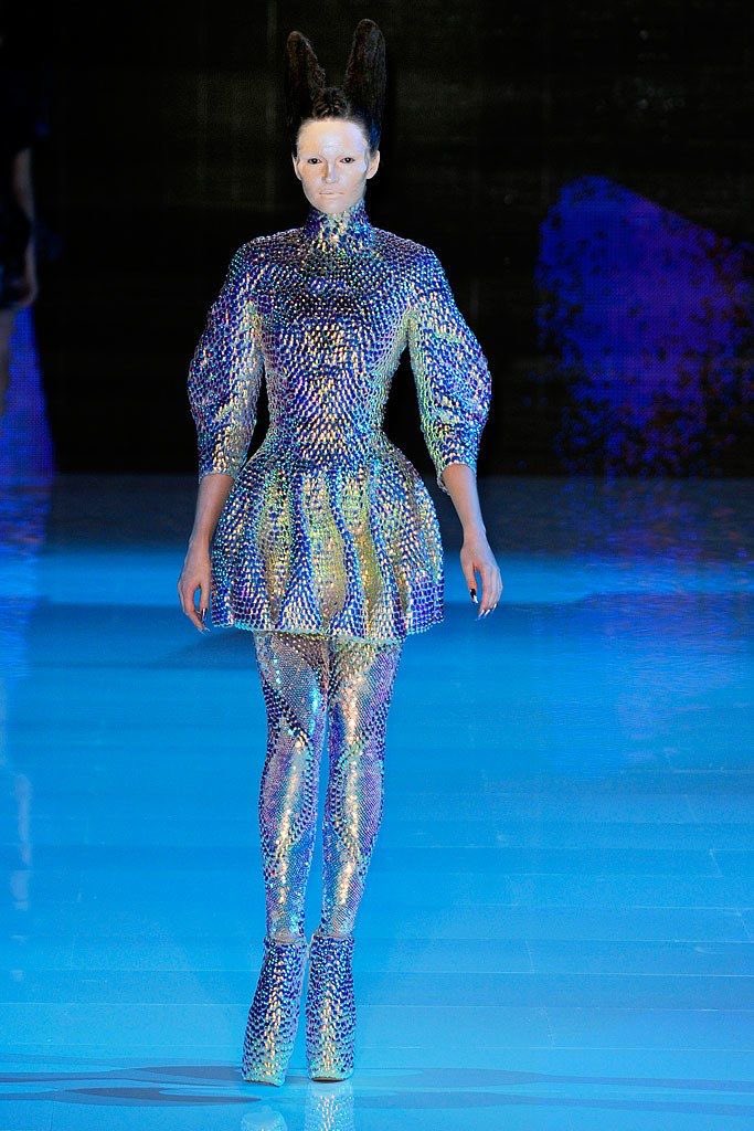 The closing piece is just exquisite; a shifting chrome of blue, purple, and green form-fitting sequin piece which exhibitedthe full transformation of human to sea creature.