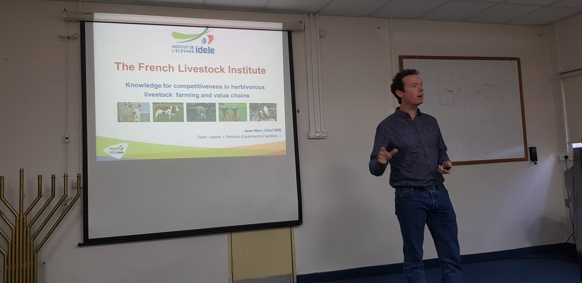 Idele_CEB's tweet photo. Jean-Marc Gautier prรฉsente @InstitutElevage lors d'un sรฉminaire ร Volcani Center en Israรซl !
#Elevage #PrecisionLivestockFarming #HeatStress #Barns #Flockmanagement #Sensors #Energy https://t.co/67yKxcX6TR