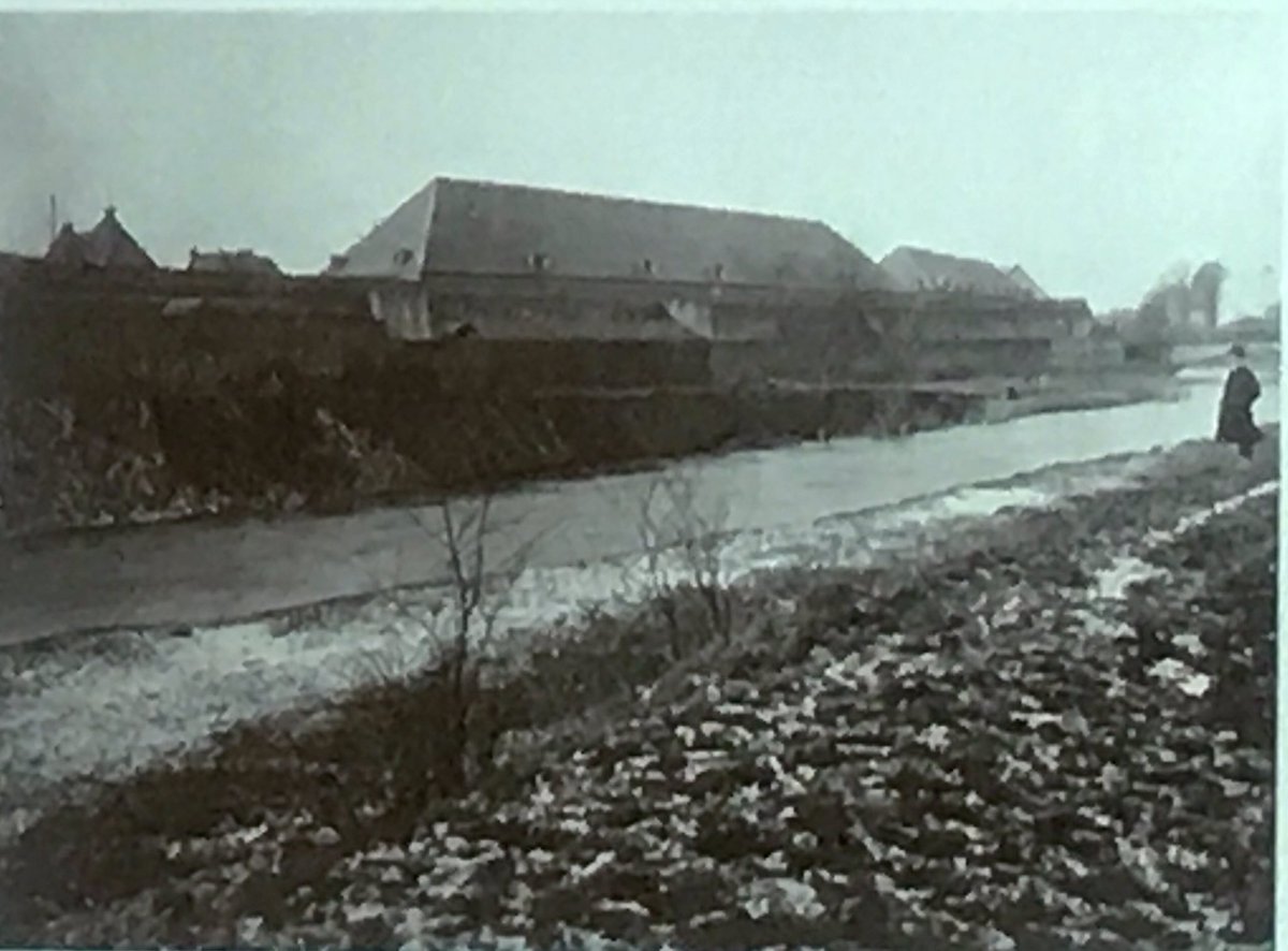 🔨⛓💣 👀 Gestern wie heute ein Magnet für Beobachter: Abrisse, Veränderungen im Stadtbild. Hier zeigt Clemens den Abriss der Stadtbefestigungen von Metz zu Beginn des 20. Jahrhunderts - samt kleinstem Zuschauerkreis. #rheinmauer19