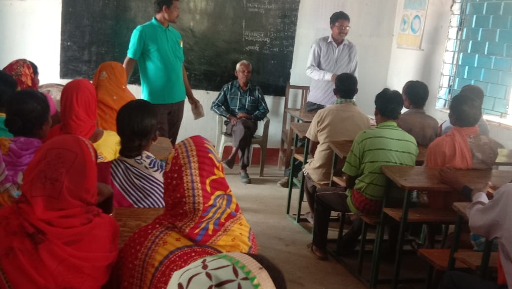cell_sveep's tweet photo. सिमडेगा जिला के कोलेबिरा प्रखंड के रा म विद्यालय कोम्बाकेरा में स्वीप कार्यक्रम अंतर्गत उपस्थित लोगों को जागरूक करते हुए मतदान के दिन अपने मताधिकार का प्रयोग करने हेत��� अपील की गयी।
@ceojharkhand @ECISVEEP 
#ProudVoter
 #SVEEPJharkhand
 #ChunavJatra #JharkhandKaVoteParv https://t.co/zERCFpL36T