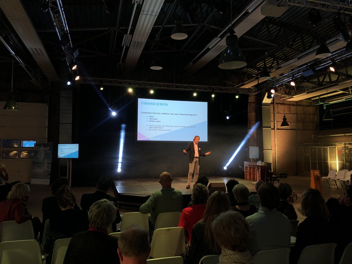 Live vanaf #cultuurcongres: Alexander Ramselaar is dé persoon als het gaat om geld en cultuur. Tijdens het cultuurcongres deelt hij belangrijke punten die bij financiering van cultuur komen kijken. #CheckinCultuur @alexanderramselaar