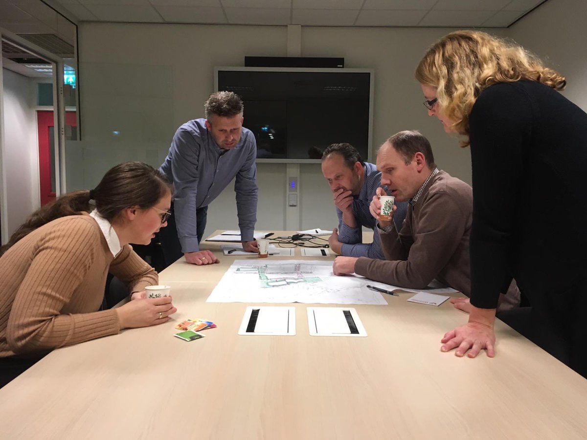 Samen met dorpsbewoners van Elspeet-Noord waren we te gast bij de gemeente om over verkeersveiligheid en speelweiden voor de jeugd te praten. In een prettig gesprek hebben we een win-win situatie kunnen creëeren, lijkt het. Op naar de volgende stap.