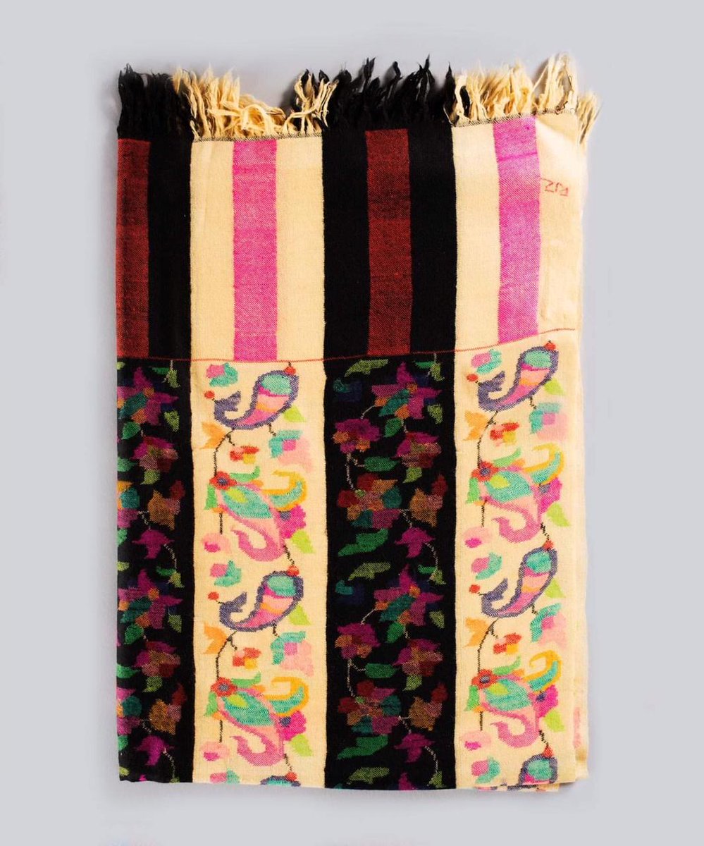 khazirsons's tweet photo. A kalamkari pashmina shawl dyed in eco friendly colours in hues of bright yellow, black and pink🌸
Shop online - https://t.co/bCbYs3A3DE https://t.co/TFVJqodF0B