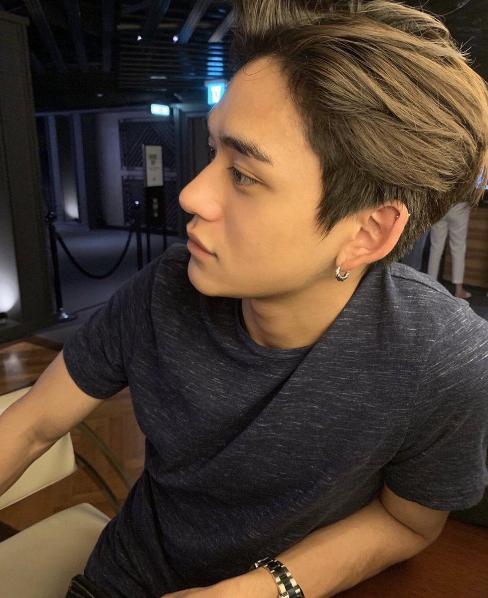 minju_wc's tweet photo. ไอจีลูคัสคือคงคอนเซ็ปท์แฟนเด็กมานั่งรอเราแต่งหน้า ทำผม แล้วเซลฟี่เล่นๆมากอะ https://t.co/ifAUHMlLIs
