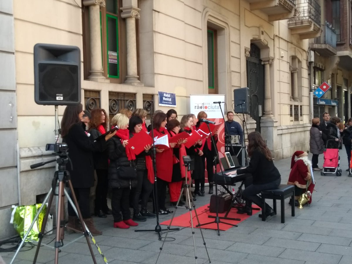 CiutatCor's tweet photo. Participarem al Nadal Musical organitzat per @laviattarragona a la Rambla Nova, 54. Un plaer repetir i poder cantar als carrers de la nostra ciutat. T'esperem!
21 DESEMBRE A LES 12.30h. Es farà donatiu al Banc d'Aliments de Tarragona amb tot el recollit
Pianista: Jorge Varela https://t.co/pHlfRI1OAy