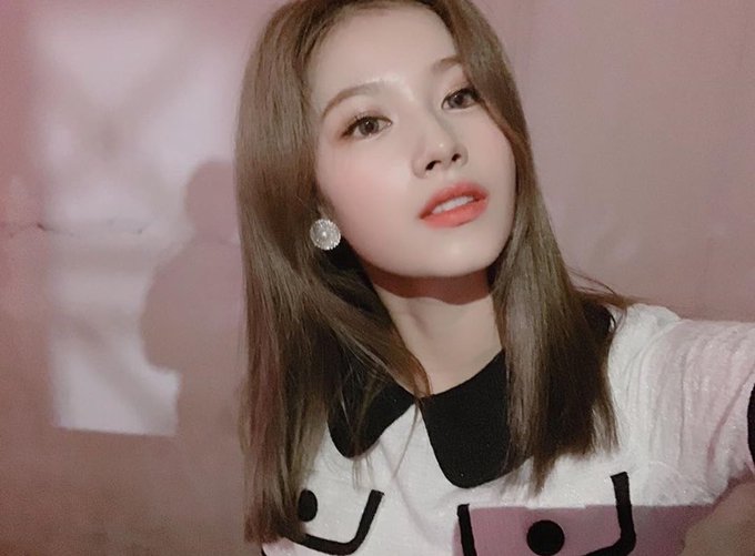 TEAM_TWICE's tweet photo. [PIC] 191128 #TWICE #트와이스 Instagram Update #SANA

https://t.co/fdh2nQP4f5 https://t.co/pOp5Ajenn3