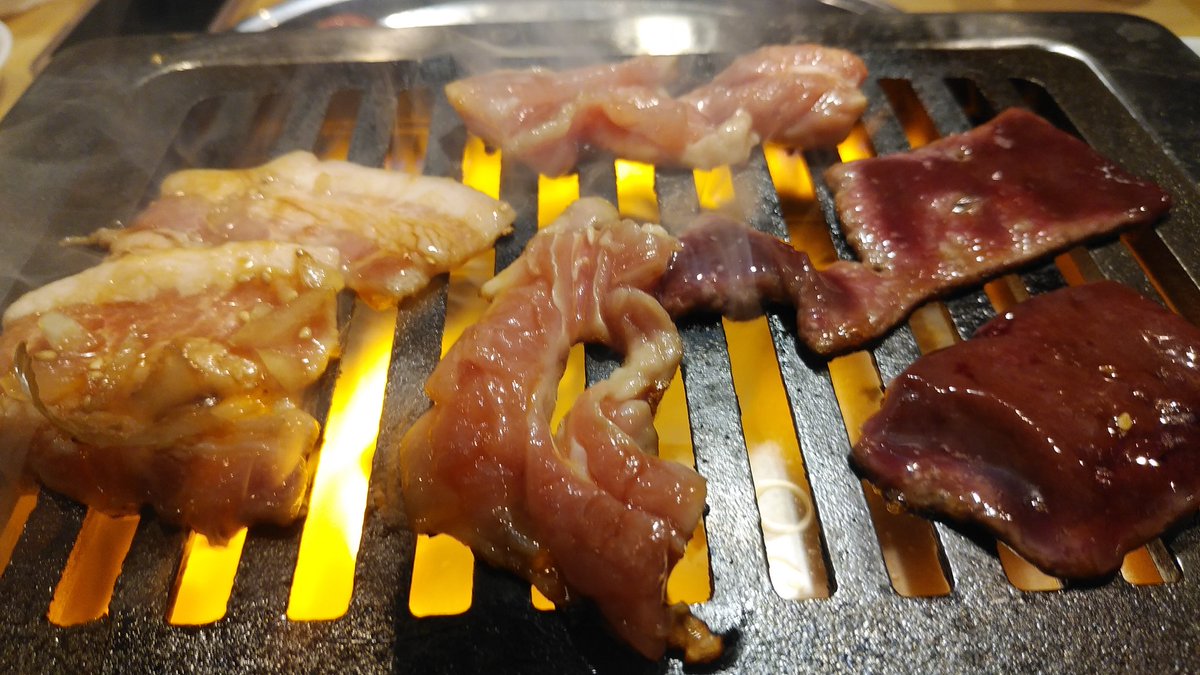 りく 印西市 噂の焼肉権助さんに行ってきました 平日なのに大盛況 売りの60分500円レモンサワー飲み放題がすごい 自分で蛇口から注ぐので飲み過ぎますねこれは お肉の味も美味しかったです とにかく安いのでこれは通いそう 予約も取れますよ 印西