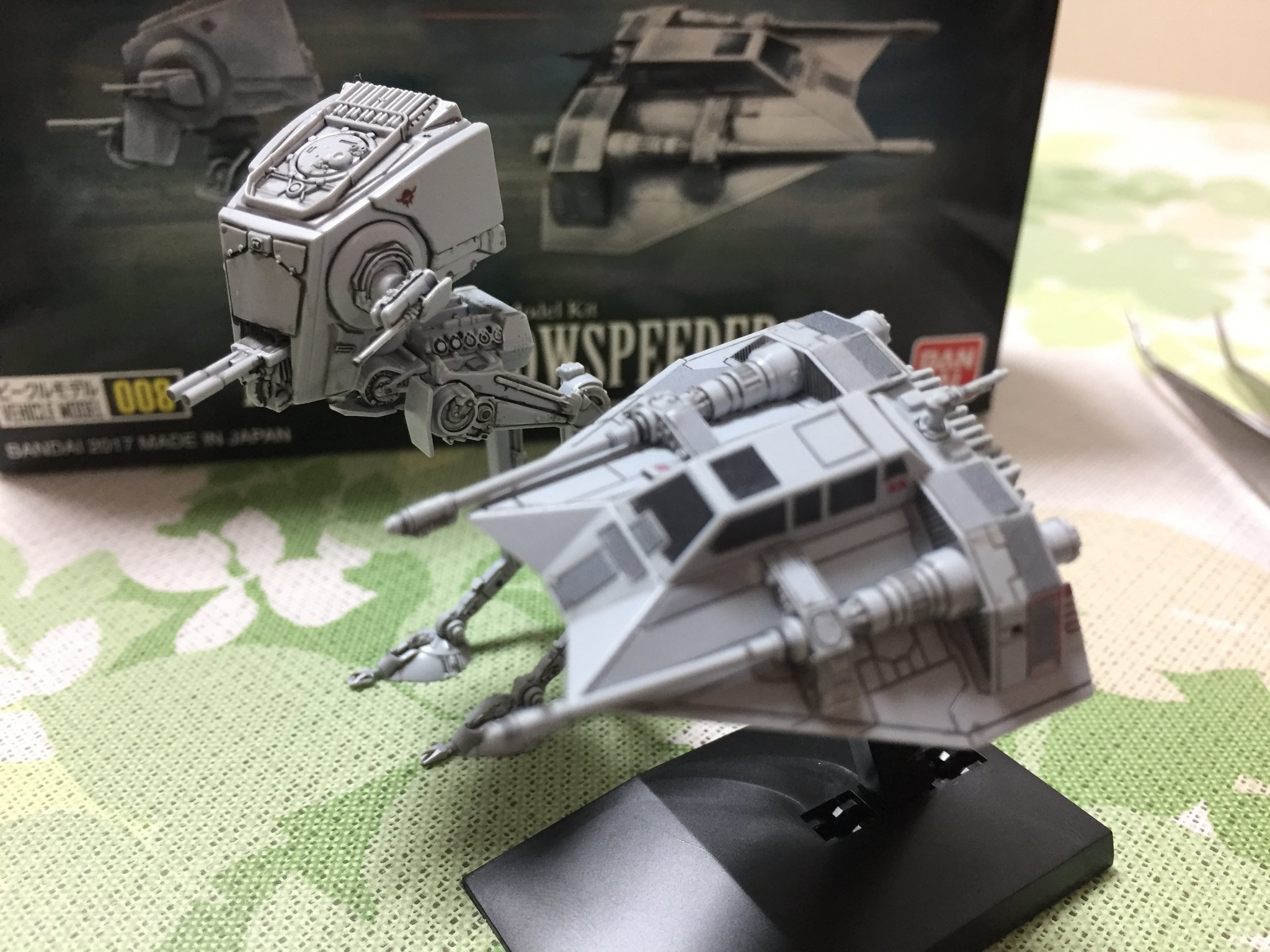 せなすけ Youtuber 筆塗りペインター Star Warsのプラモデル ミレニアム ファルコン 完成しました こちらはけっこう大きなサイズのプラモなのですが 全て筆で塗りました 使用塗料はシタデルカラー 筆で汚れたような表現をするのも面白いですね