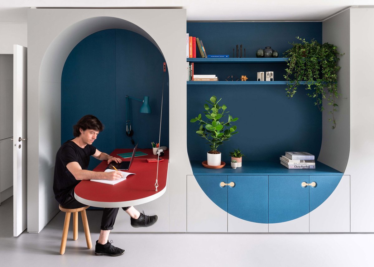 dezeen's tweet image. See interior makeovers of Barbican flats on our new Pinterest board: at.dezeen.com/2DkTBtx