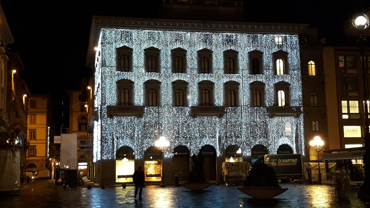 FabioFastelli's tweet photo. Siiii.... Eccola finalmente.... Firenze La Rinascente...... https://t.co/u1PwdK6FGP