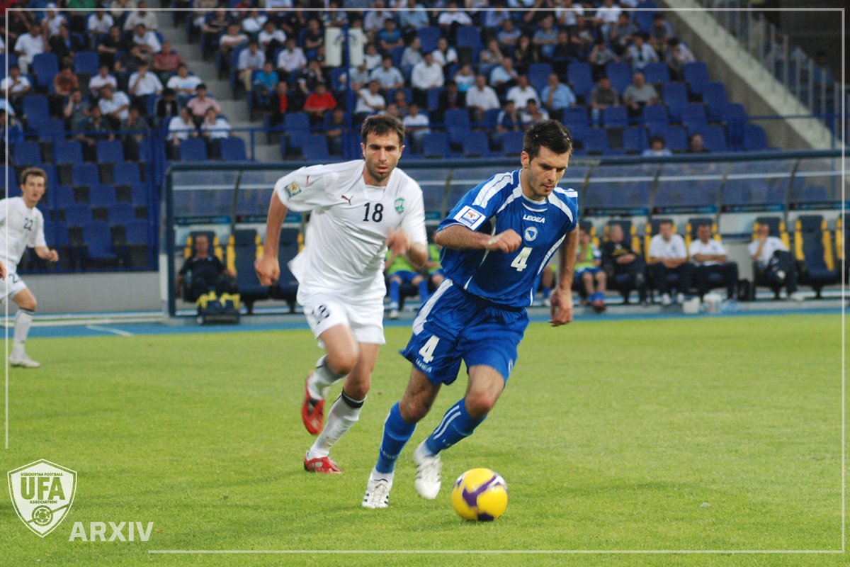 📋 #Fotoarxiv ruknidan: Mazkur fotosuratlar qaysi uchrashuvdan olinganini bilasizmi? 🇺🇿 O‘zbekiston milliy terma jamoasi bu suratlarda qaysi yurt bosh jamoasi bilan bahs olib borgan? O‘yin qachon o‘tkazilgan va qanday hisobda tugagan? 
#MilliyJamoa #TeamUzbekistan #Uzbekistan