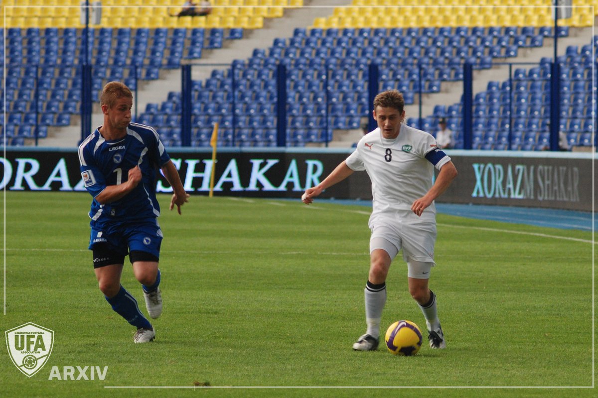 TeamUzbekistan's tweet photo. 📋 #Fotoarxiv ruknidan: Mazkur fotosuratlar qaysi uchrashuvdan olinganini bilasizmi? 🇺🇿 O‘zbekiston milliy terma jamoasi bu suratlarda qaysi yurt bosh jamoasi bilan bahs olib borgan? O‘yin qachon o‘tkazilgan va qanday hisobda tugagan? 
#MilliyJamoa #TeamUzbekistan #Uzbekistan https://t.co/tVAmXFIlqT