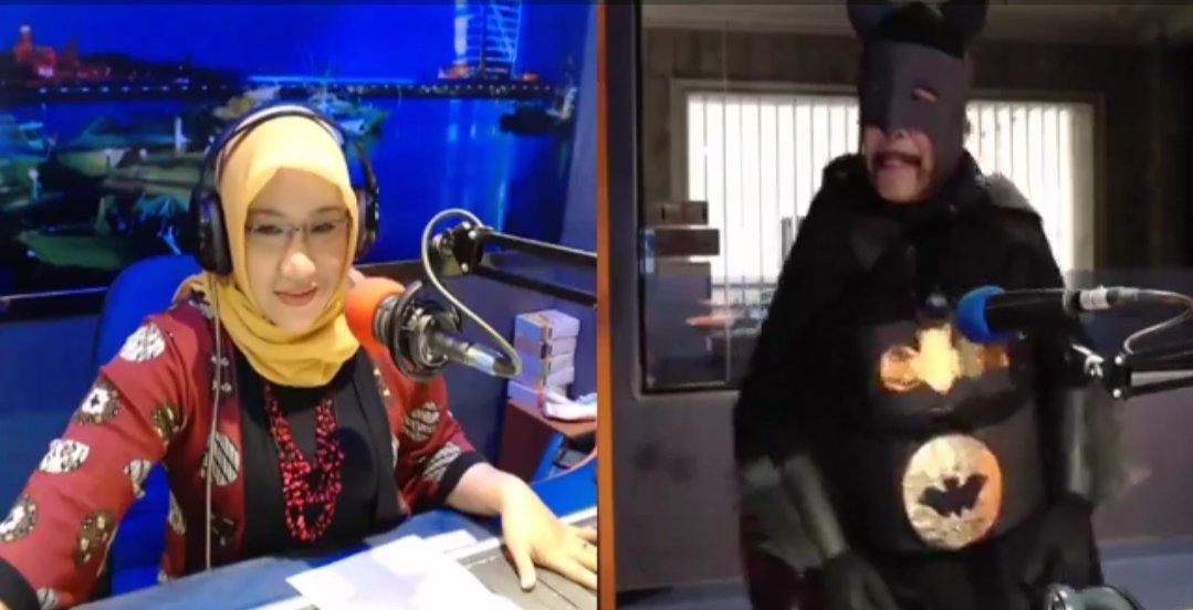 Asstiew's tweet photo. Hari ini bersama Batman @wijangsongkofm jangan lupa like Facebook Radio Wijang Songko Fm Kediri untuk simak siaran live kita https://t.co/H4Bt9778vO