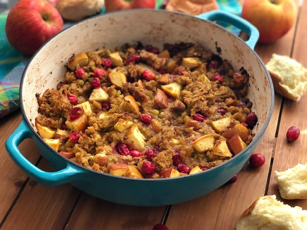 Upgrade the classic turkey dressing with an apple cranberry stuffing with Hawaiian bread! #thanksgivingmenu #Hawaiianbread  bit.ly/2LgbH4j