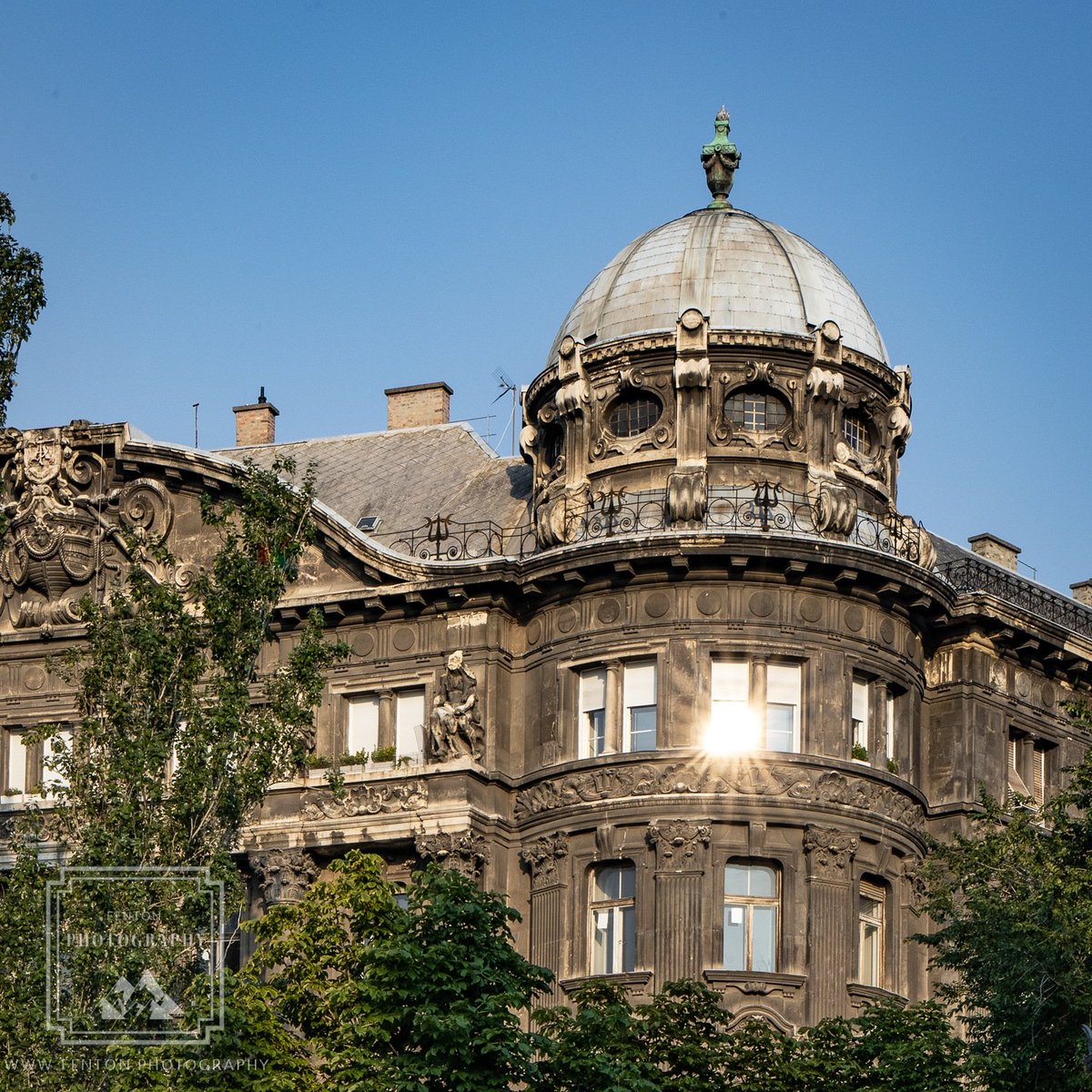 FentonPhoto's tweet photo. Enjoying the beautiful architecture of Budapest, Hungary - sunflare and all. #architecture #sunflair #sunflare #window #building #blue_sky #originalphotography @welovebudapest https://t.co/EfebP9g5Zh