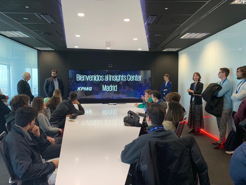Nuestros alumnos de <a href="/UCJCEmpresayTec/">UCJC Grado Empresa y Tecnología</a> han visitado las oficinas centrales de <a href="/KPMG_ES/">KPMG España</a> Todo un privilegio contar con grandes profesionales que nos cuenten desde la práctica las tendencias y retos del sector