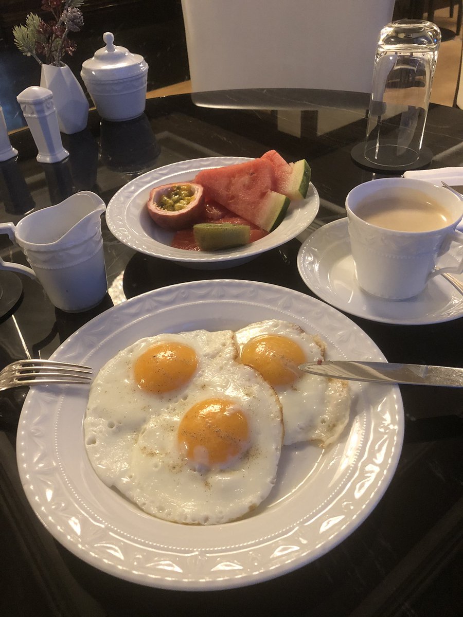 erich_erichsen's tweet photo. Stärkung vorm #datevkongress19 in der #stationberlin Frühstück in der #clublounge at #ritzcarltonberlin #digitalrockstar #digitator #digitalekanzlei analog #genießen #wirdigitalisierendennorden https://t.co/e252ZZx1wW