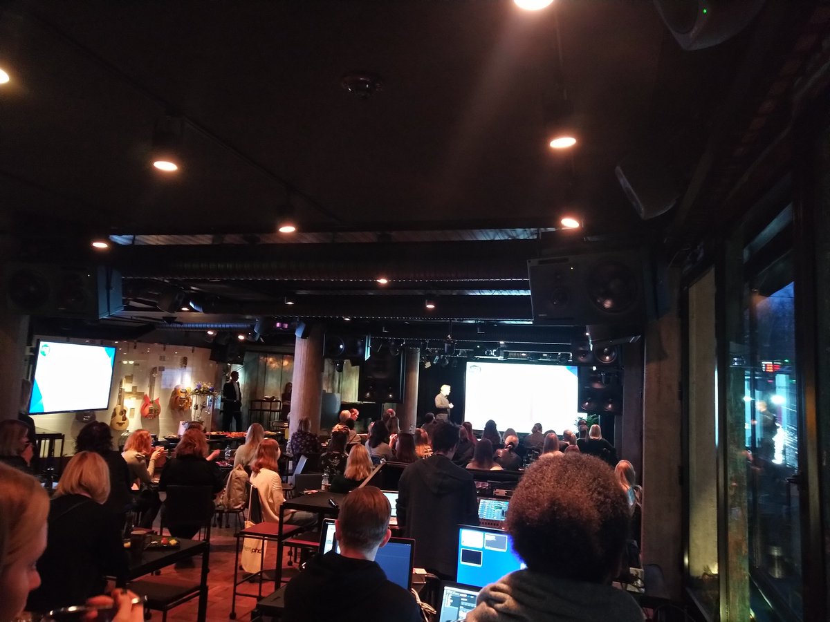 xavierjolas's tweet photo. Full house for #jcdtalk! @JCDecauxFinland #OOH https://t.co/mpUAI1nCdC