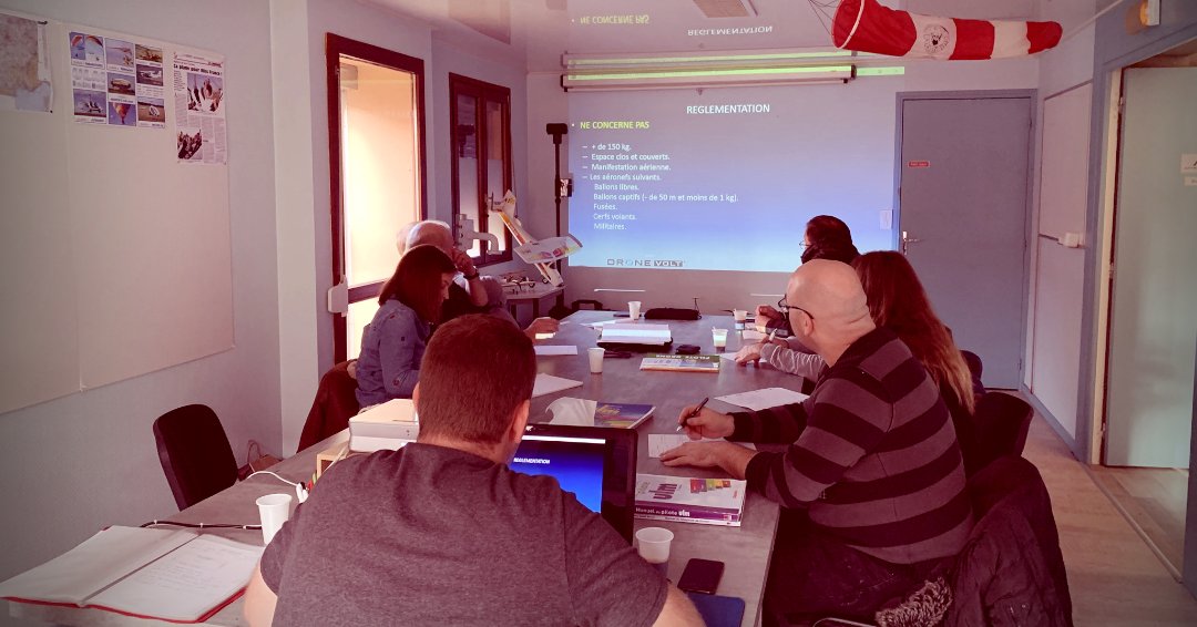 Plus de formations complètes drones pour 2019...
Mais plein de nouvelles dates pour 2020 !!

#formationsdrones #dronespilots #pilotesdrones #drone <a href="/VilledeReims/">Ville de Reims</a> <a href="/Artechdrone/">Artechdrone</a> 

Toutes les infos ici : buff.ly/33XZvMK