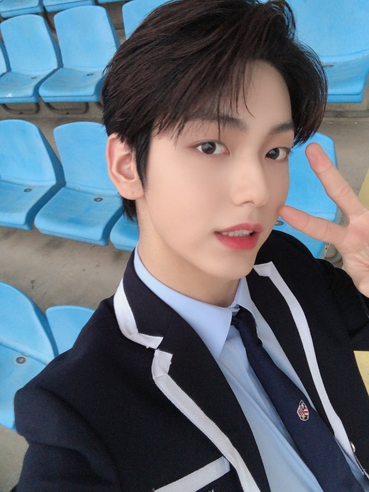 TxT_FanBase_MX's tweet photo. @TXT_members Es Soobin !
Fue poco tiempo, pero disfrutamos nuestra estadia en Vietnam
Ganamos el premio a Rookie nuevamente
Sere Soobinnie el que les devuelve del gran amor y apoyo que a recibido. Gracias !

#TOMORROW_X_TOGETHER #수빈 #SOOBIN" https://t.co/s24hXJcG0j