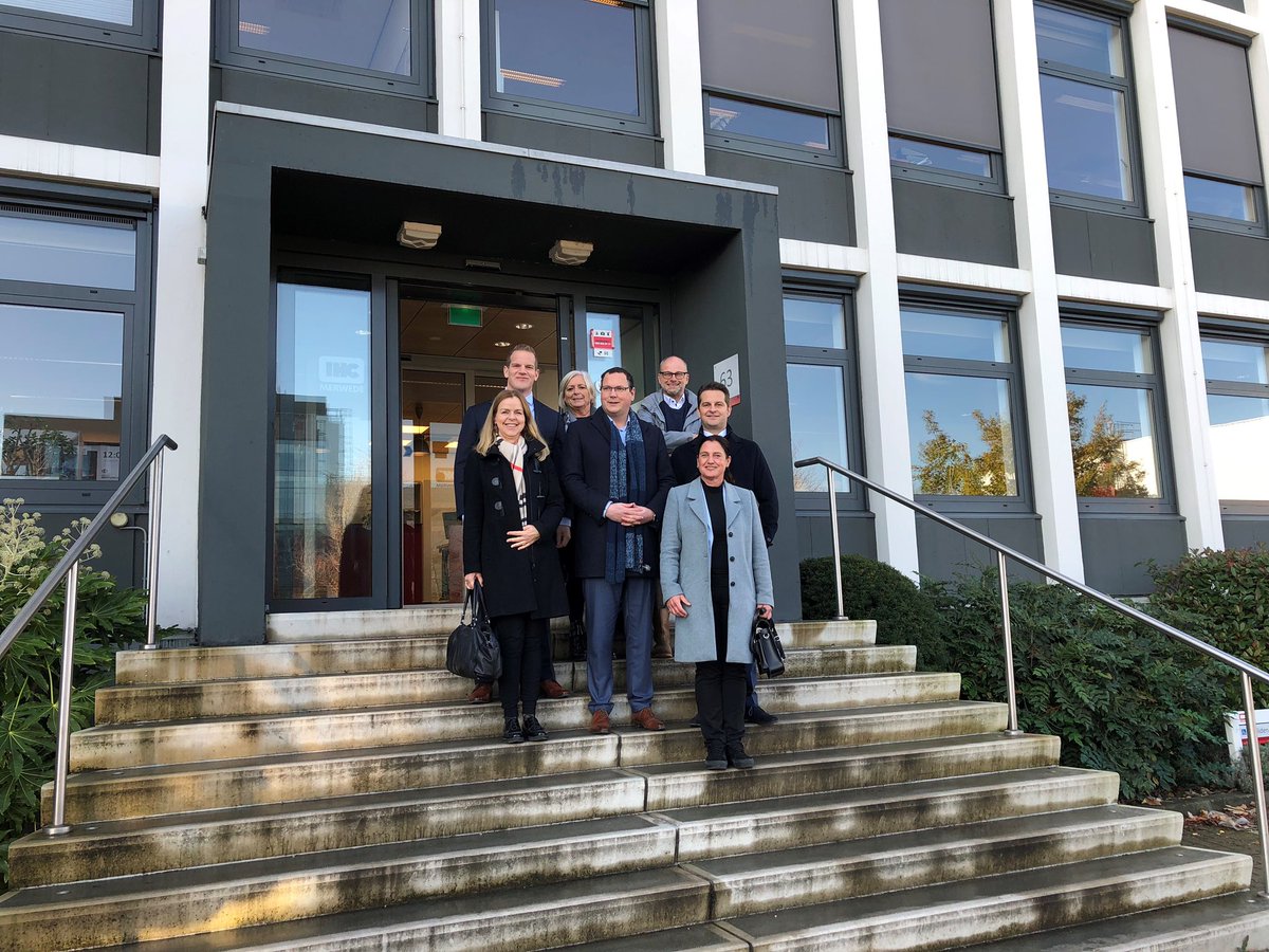 Deze regio verdient het! <a href="/DrechtstedenReg/">Drechtsteden</a> <a href="/StadGorinchem/">DeStadGorinchem.nl</a> en <a href="/zuid_holland/">Provincie Zuid-Holland</a> dienen gezamenlijke Regio Deal in bij <a href="/Rijksoverheid/">Rijksoverheid</a> voor € 155 mln. Welvaartsboost voor de regio! inzet op drie pijlers; Human Capital, toegepaste innovatie en dynamische oevers. <a href="/D66/">D66</a>, <a href="/RutgerSchonis/">Rutger Schonis</a>.