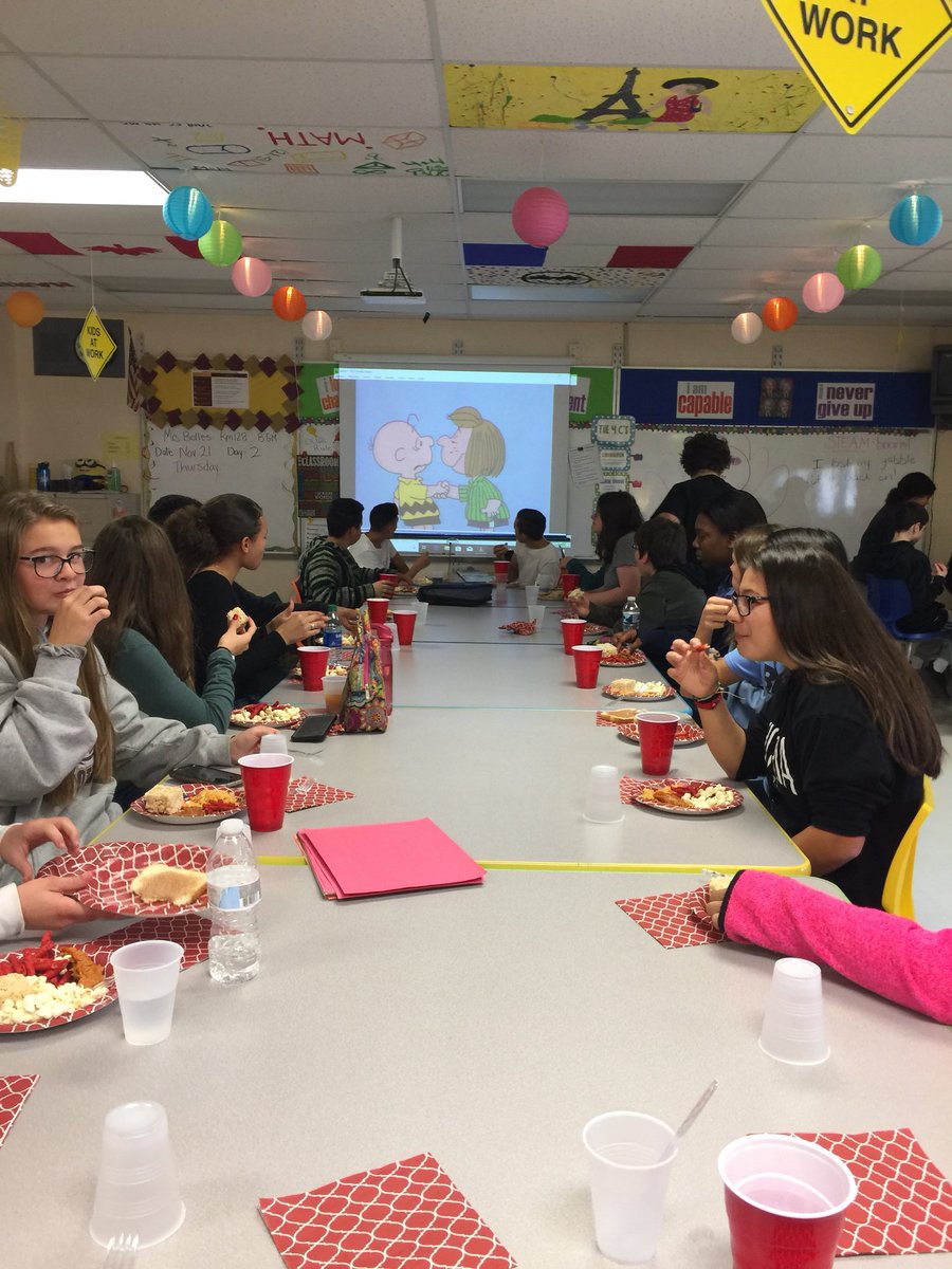 MrsSBolles1's tweet photo. #CharlieBrownThanksgiving celebrated at @GovMifflinMS https://t.co/04CFVgRnP5