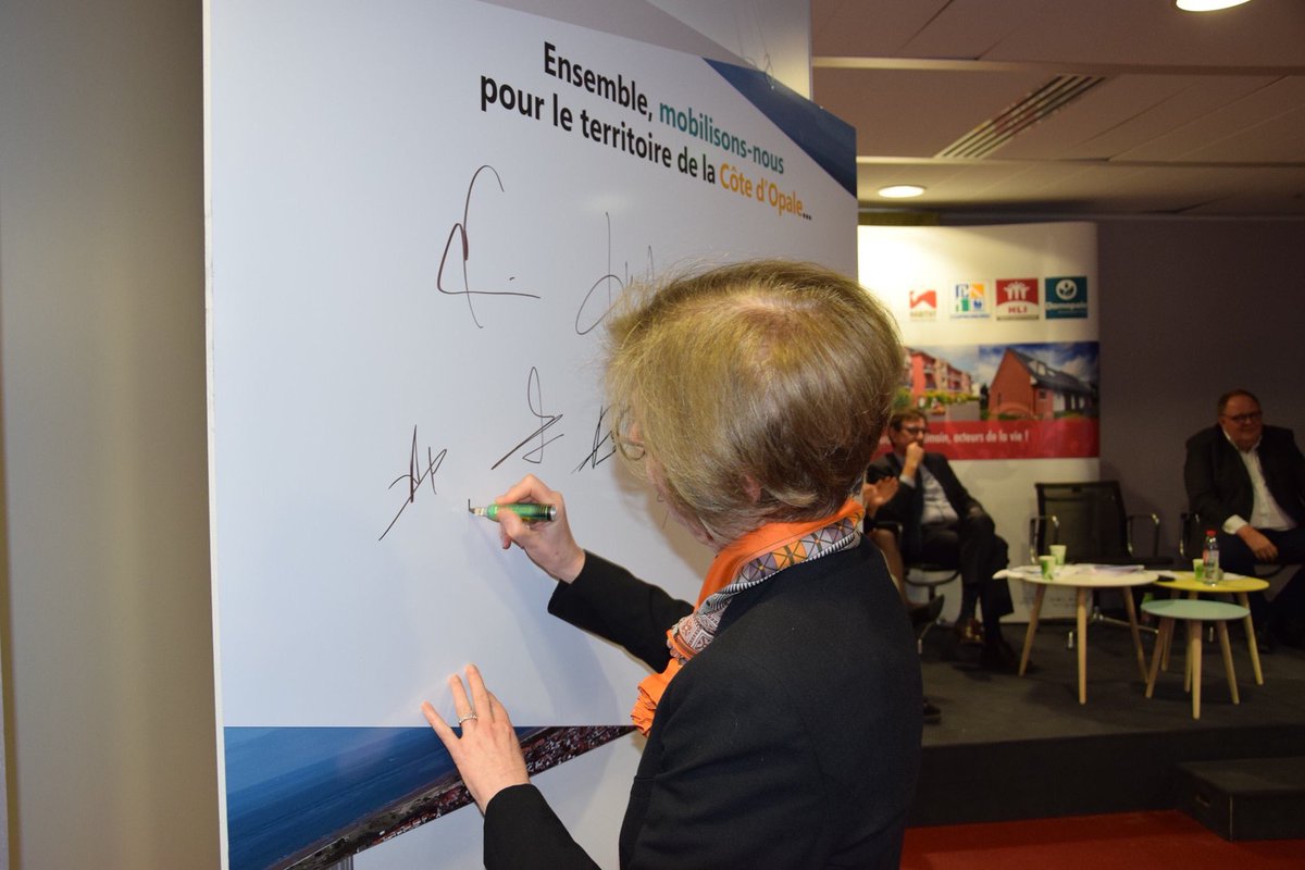 Habitathdf's tweet photo. Création d'une Fondation Territoriale pour le développement de la Côte d'Opale : ça avance 👍 ! Ce mercredi : 6 intervenants et 120 invités réunis. @SmailletMaillet @SoyerDominique #FondationdeFrance #FondationTerritorialedesLumières #engagement #intérêtgénéral #soutien #projets https://t.co/DJcS9pRSQ5