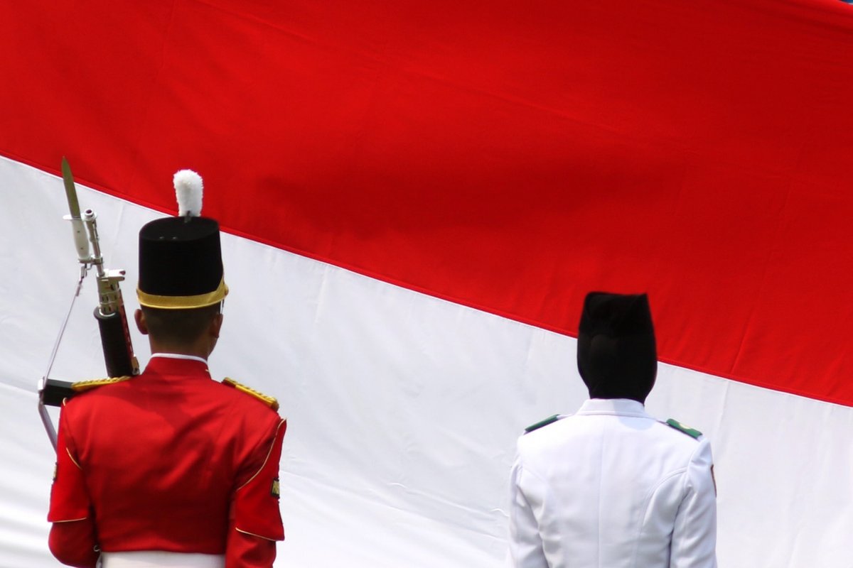 GarethNortonSA's tweet photo. "Independence Day in Jakarta on Aug. 17. Two state junior high school students were expelled for refusing to salute the national flag, sing the anthem, or attend religion classes as those practices are against their beliefs as Jehovah's Witnesses."
-The Jakarta Post

#jwIndonesia https://t.co/5pLzrPSKy6