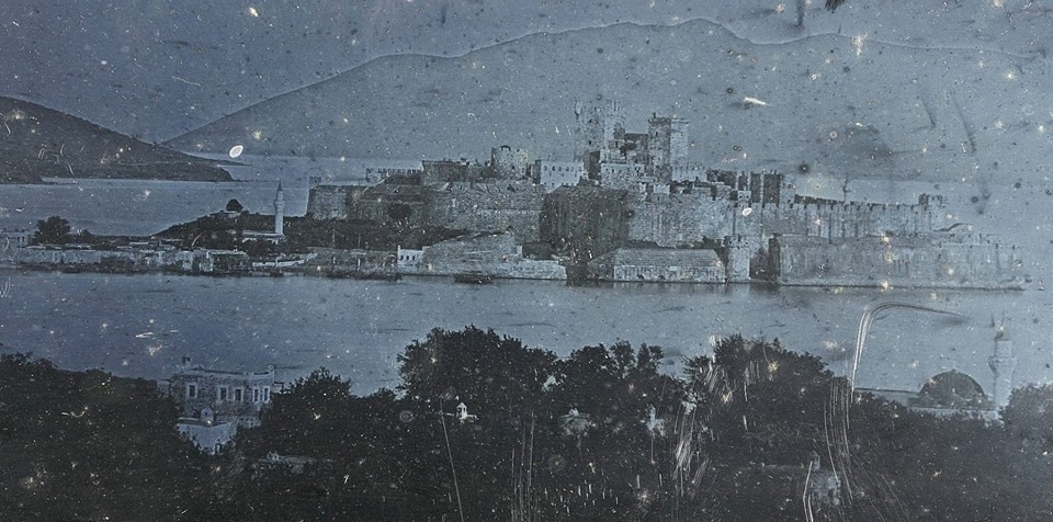 muglabsb's tweet photo. Fransız fotoğrafçı ve ressam Joseph-Philibert Girault de Prangey tarafından çekilmiş Bodrum'un en eski,Türkiye'nin de en eski fotoğraflarından biri. (1842)
#Muğla #Bodrum #Persembe https://t.co/O1fGtMkCeI