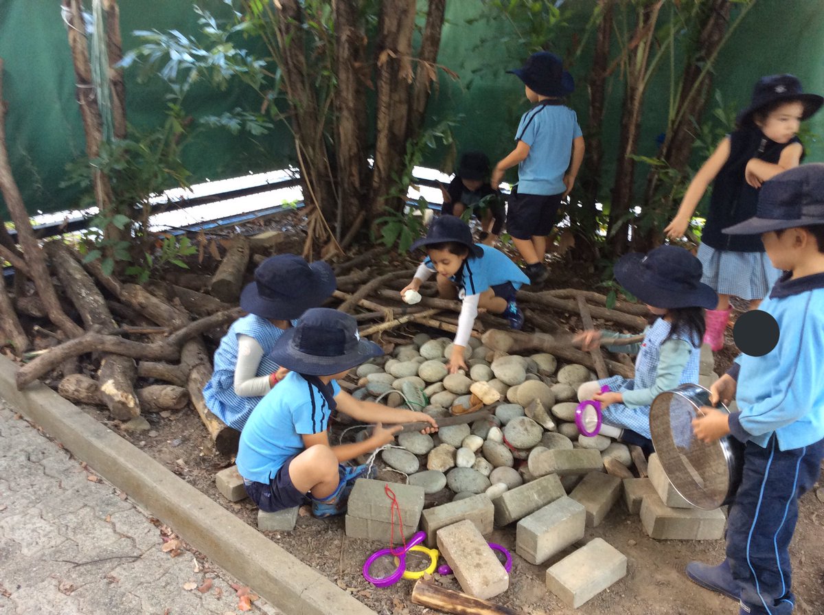 dbis_rec's tweet photo. It was a cold morning in the forest today so Reception Safari decided to make campfires! https://t.co/GUflQFGtPf