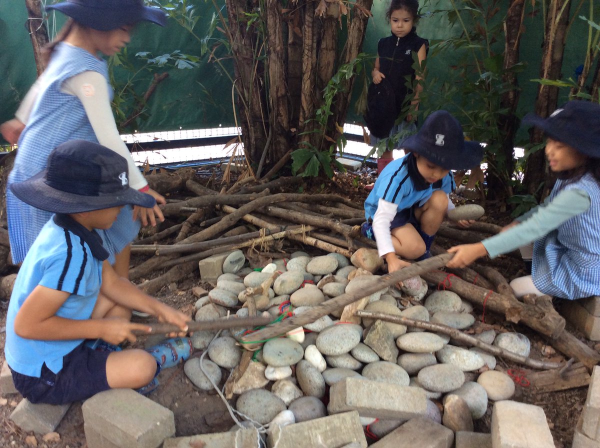 dbis_rec's tweet photo. It was a cold morning in the forest today so Reception Safari decided to make campfires! https://t.co/GUflQFGtPf