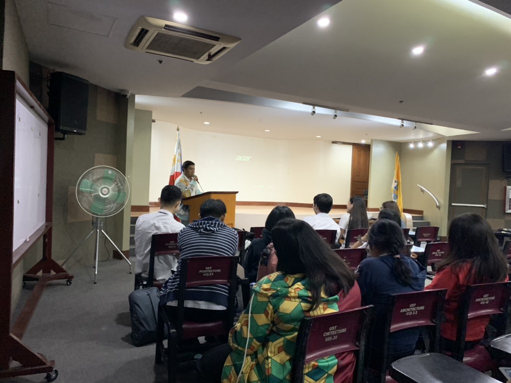 ustcasc's tweet photo. Drigs Zaldivar is now in front of the podium, sharing his personal experiences and helping lift the spirit of students going through a rough time
#STRAWWeek2019 https://t.co/xc71pAtYjT