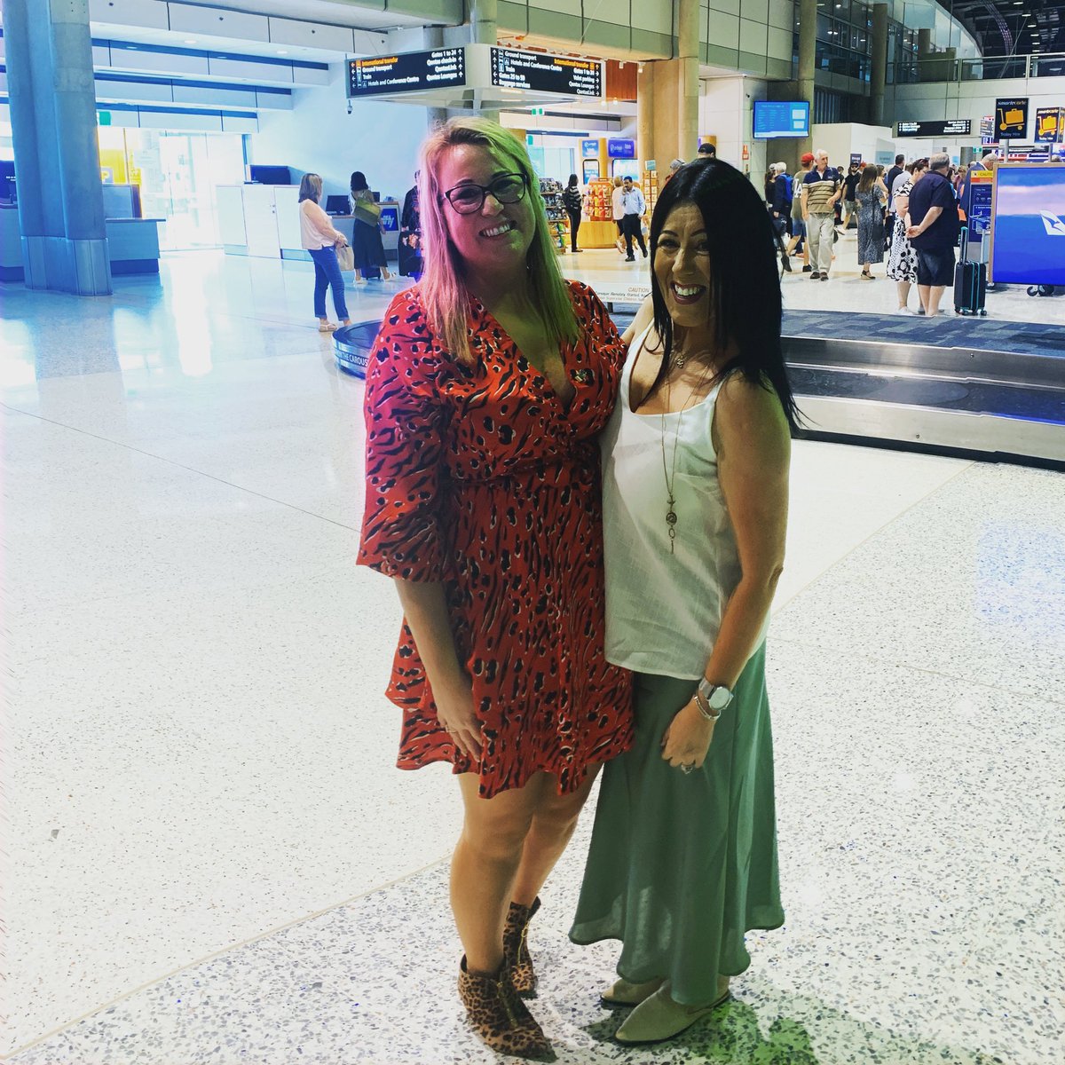 JSTweetsDigital's tweet photo. My sister Martina has lived in Brisbane for 25 years. Today she picked me up at Brisbane Airport and here’s the moment we were reunited. This trip down under had been more than amazing for me after a tough year. #jstalksdigital 🇮🇪🇦🇺 https://t.co/Artw4HC6vE
