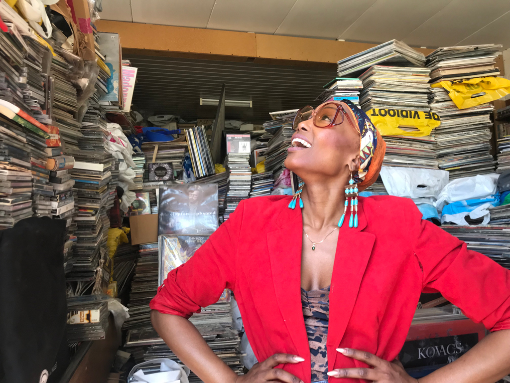 FOLAMI's tweet photo. I'm pretty sure that heaven looks like record shopping in Rotterdam. 👼🏽🌤
A quick throwback to a random adventure in Rotterdam.
I hope to go back soon.
#folami #findfolami #records #shopping #rotterdam #international #heaven #whatif #goodtimes #givethepeopleeverything https://t.co/UgeTUyV7bL