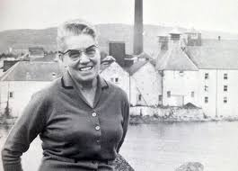 Time for a THREAD of amazing Scottish island women to brighten  #ThursdayMorning. 1st, Bessie Williamson, the only woman to own & manage a whisky distillery in the 20th century: Laphroaig on Islay. She was known for giving jobs when people were down on their luck. Such a queen. /1