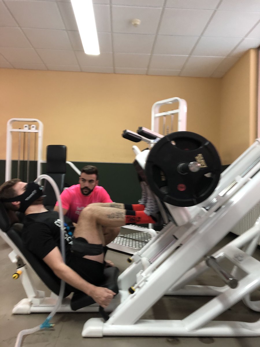 GaedafUex's tweet photo. Esta semana es última semana del estudio de hipoxia y fuerza! Agradecemos la colaboración de los sujetos y de la @fcd_uex por este tiempo facilitando las cosas! Este estudio ha sido una colaboración con @CanalUGR! Pronto iremos publicando mas información sobre el mismo! 💪🏻🏔 https://t.co/vPILzu8wEE