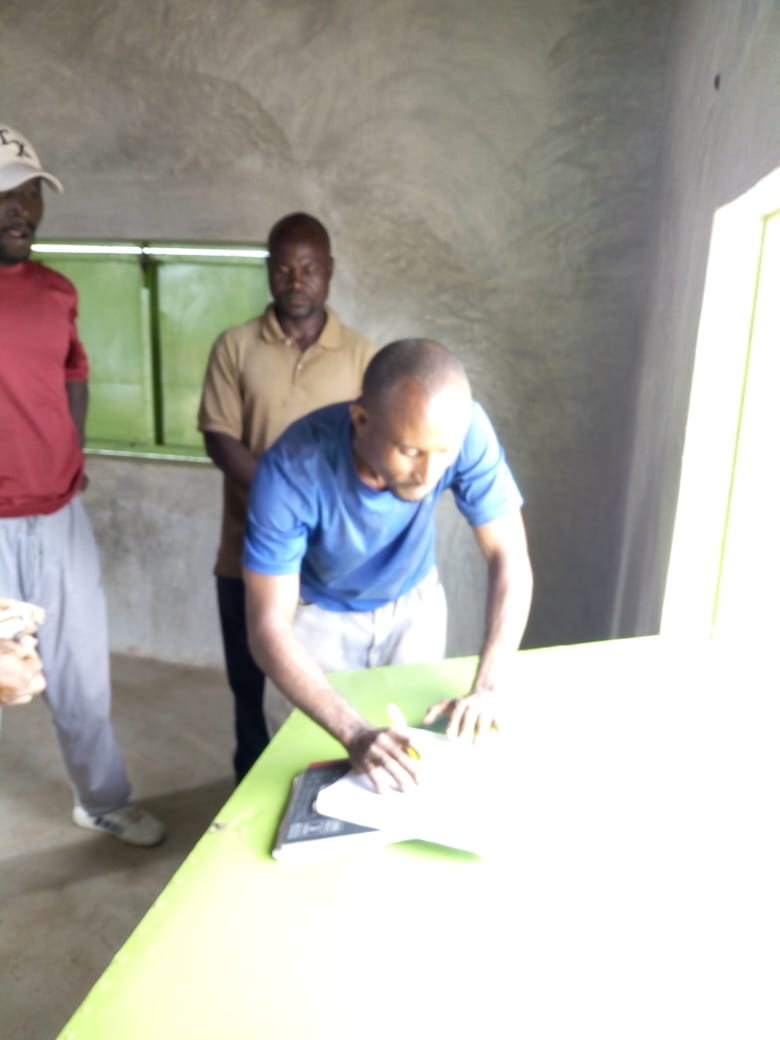 ABCAfricanBuil1's tweet photo. Our Office In #Kakuma3 is Functional. At #AAH Business incubation Center. We are passionate in our Construc Being able to employ #SkilledRefugees in Kakuma is a Good Start-up in our Business.
Thanks @UNHCR_Kenya , @ActionAfricaHI for your support. 
@ABCAfricanBuil1 https://t.co/0XwPn55r7A