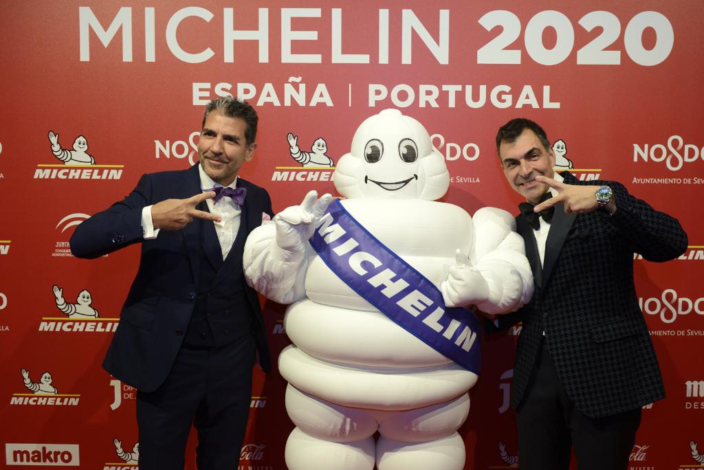 Momentos Gala #GuiaMichelin2020… <a href="/PacoRoncero/">Paco Roncero</a> y <a href="/RamonFreixa/">Ramon Freixa</a> presumen de las 2 #EstrellasMichelin que tienen ambos en los restaurantes que llevan sus nombres. <a href="/PacoRonceroRest/">Paco Roncero Restaurante</a> #michelinstar20 #MichelinGuide2020