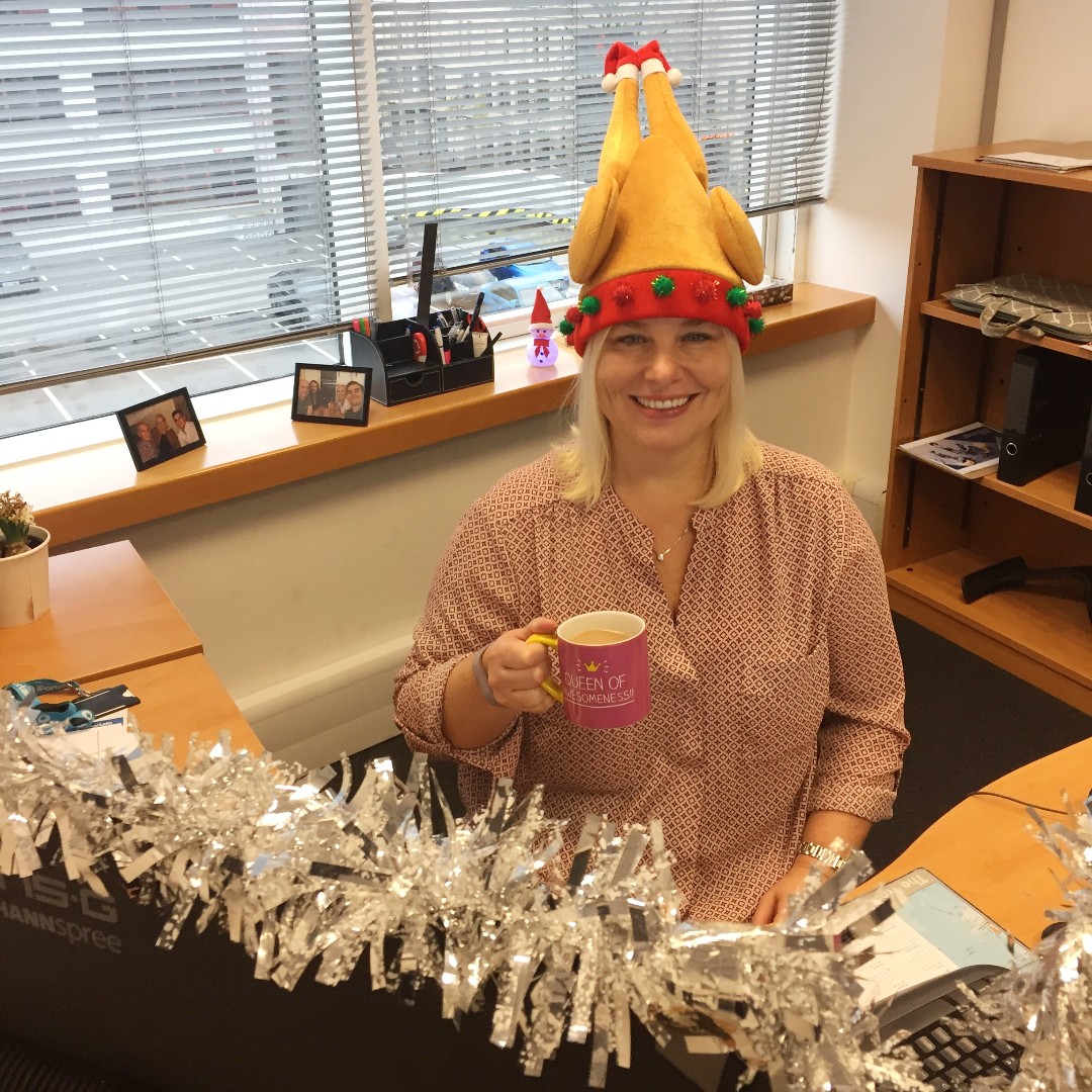Happy Thanksgiving to our US friends! Here is our lovely Jenny, face of iPortalis, rocking a fetching turkey hat to celebrate the occasion. 🦃 #happy #thanksgiving #turkey