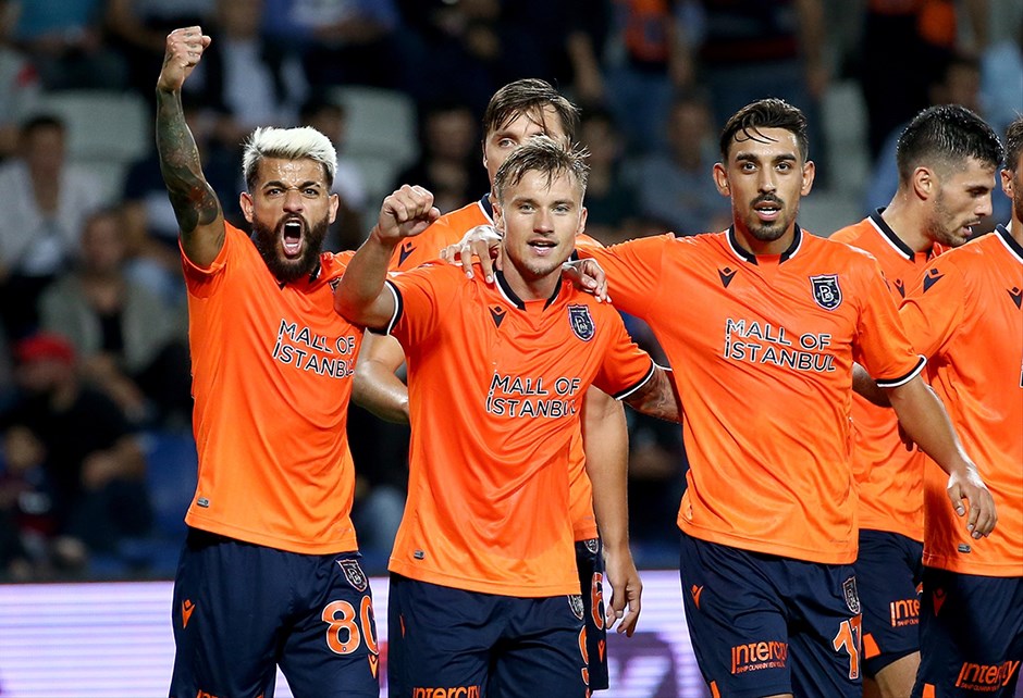 ntvspor's tweet photo. Medipol Başakşehir, Roma karşısında tur peşinde

Muhtemel ilk 11'ler https://t.co/VPYPc41Wq1 https://t.co/YDtobbxeDX