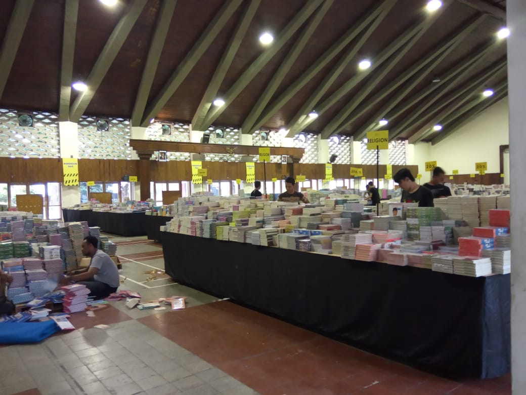 Kalau ini yang event <a href="/outoftheboox/">outoftheboox</a> di Auditorium <a href="/undip/">Universitas Diponegoro</a> Pleburan