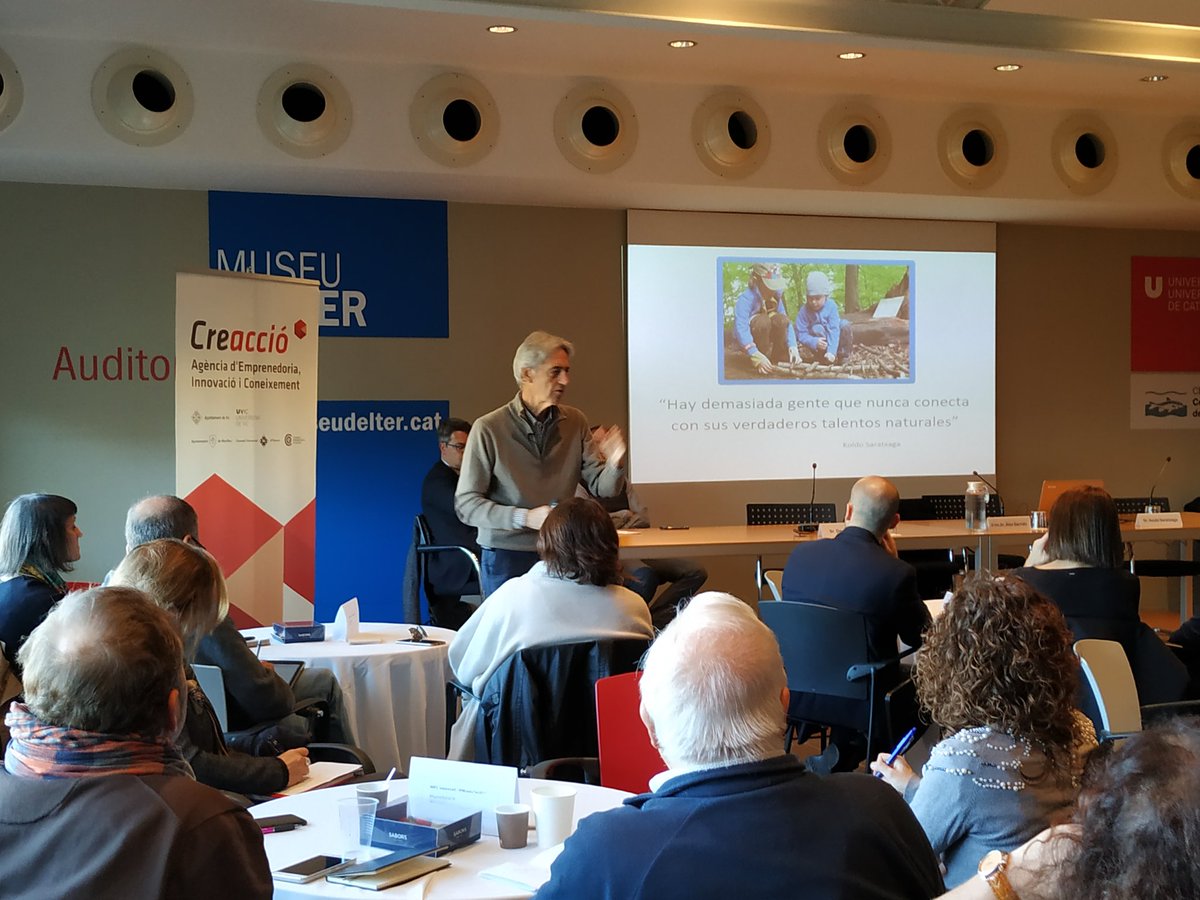 🌳 Integrar la natura i atendre les intel·ligències múltiples, claus educatives per connectar "amb els veritables talents naturals" de cadascú #ÀgoraOpinió19 @k2kemocionando  <a href="/museudelter/">Museu del Ter</a> #KoldoSaratxaga #Osona #Manlleu