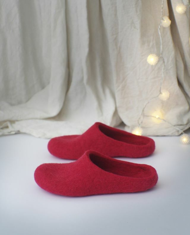 Sometimes I need something very bright. ⁠
-⁠
-⁠
-⁠
#christmasvibes #vibesofhandmade #pinkslippers #home #barefootshoes #womenslippers #womenhomeshoes #handmadeshoes #Etsy #BuyDifferently #favehandmade #handcrafted #handmadegifts #handmadewithlove #ma… ift.tt/2rBIRE8