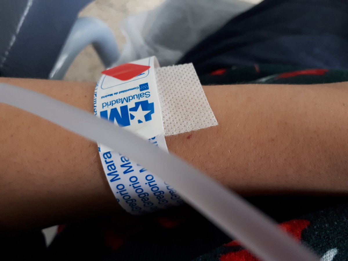 28 de noviembre: hoy hace dos años que estoy de baja. Cáncer de mama. El recorrido: quimio, mastectomía, quimio, radioterapia, ensayo inmunoterapia + quimio, ensayo quimio, quimio. Millón de gracias a mis hospitales: La Princesa y, desde abril, Gregorio Marañón. La foto, de ayer.