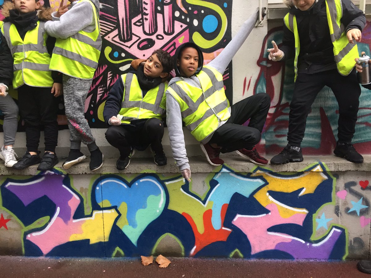 Quand des enfants de #villeneuvesaintgeorges amènent du #Love, à #vitry, ça donne ça. Merci à vous. Vous avez été formidables et appliqués. Bravo à vous.