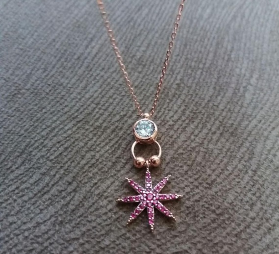 Gümüş Rose Kolye : takirafi.com/Bayan_Kolyeler…