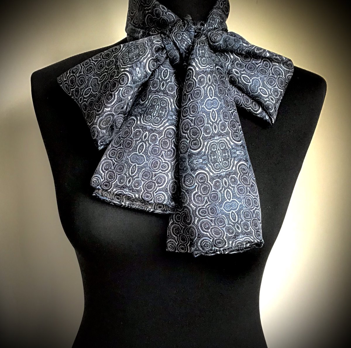 RockStoneSilk's tweet photo. Wrap me up in a Stromat Bow? 😉🥰❤️ #RockStoneSilk #promisemeanythingbutgivemesilk https://t.co/kZxZgqcpyy