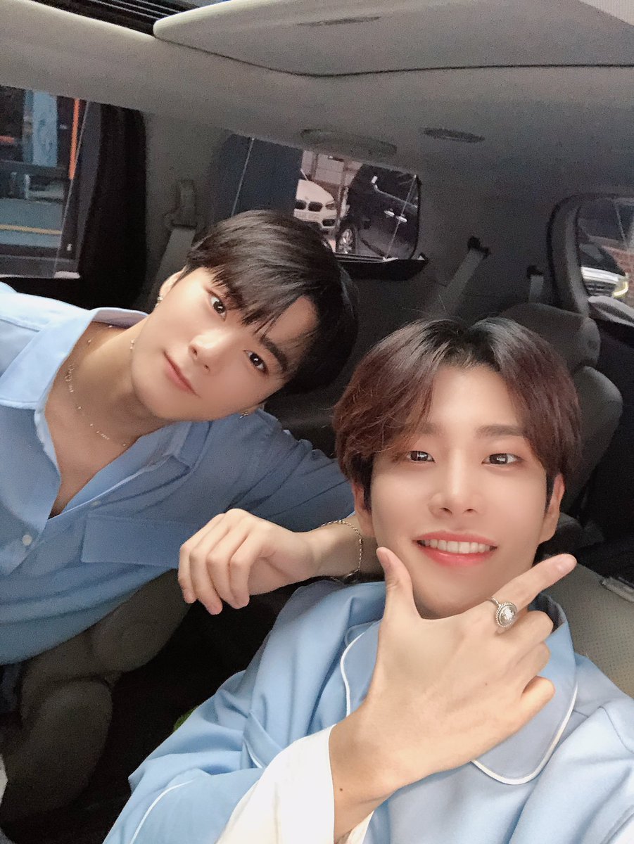 5MINUTE_OFFICAL's tweet photo. [#준지]
마법사 준지가 돌아 왔습니다! 나는 좋은 시간을 보냈습니다. 🧙 #연우 #연우_형 https://t.co/NAvZTpSisy