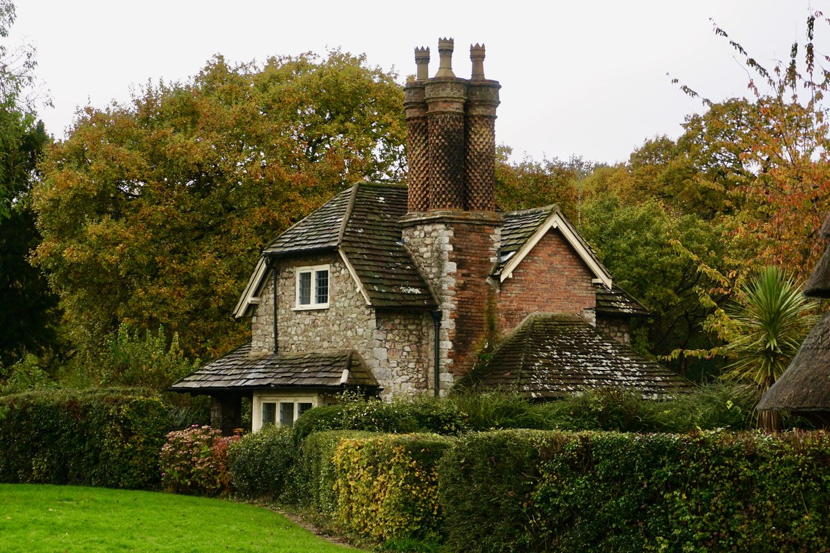 Dial Cottage, Blaise Hamlet, Bristol.  Another of the cottages designed by John Nash.  I just love those chimneys! 🙂

#property #buildings #architecture #chimney #cottage